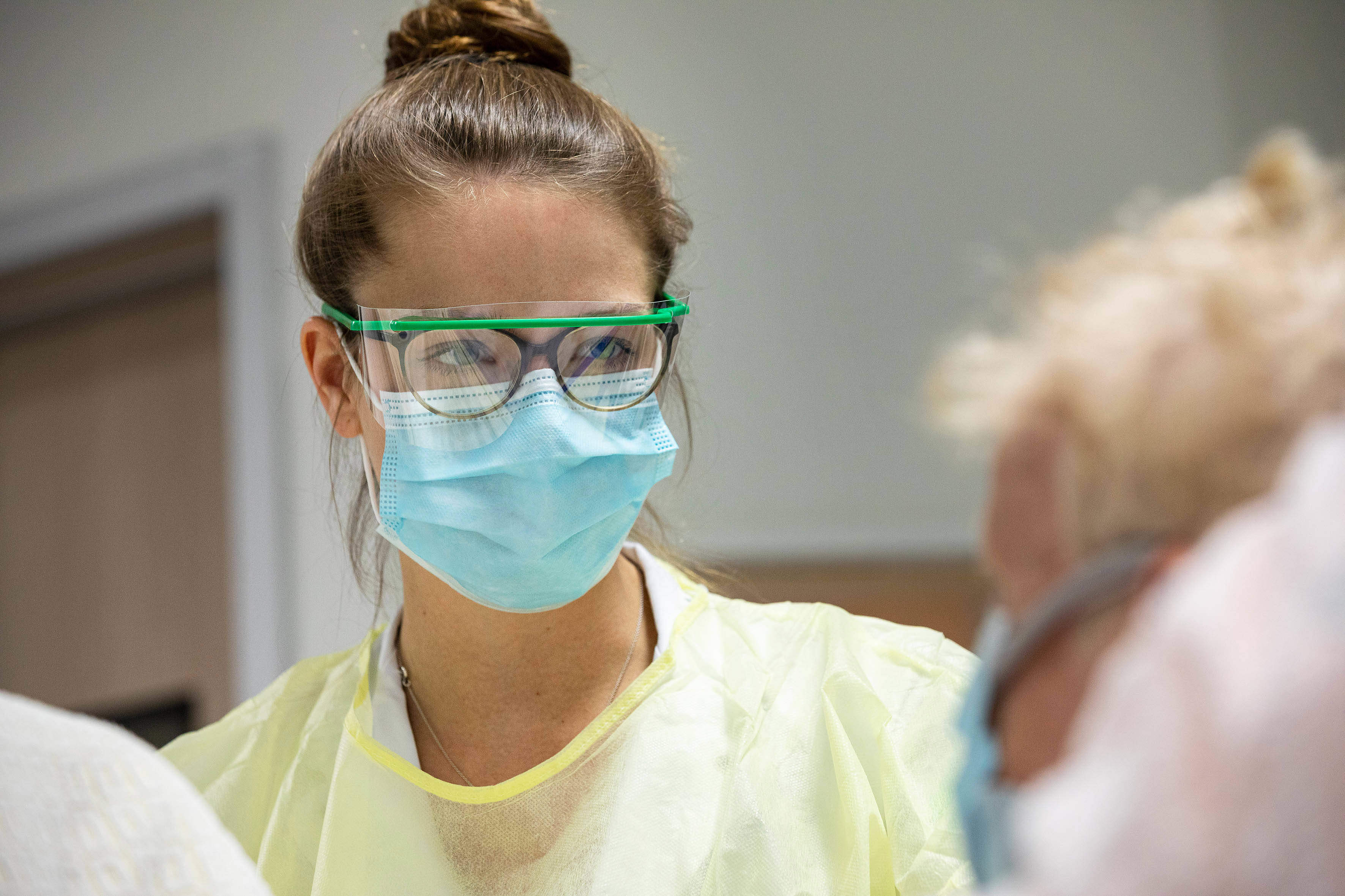 Coronavirus: Verpleegkundige met mondmasker