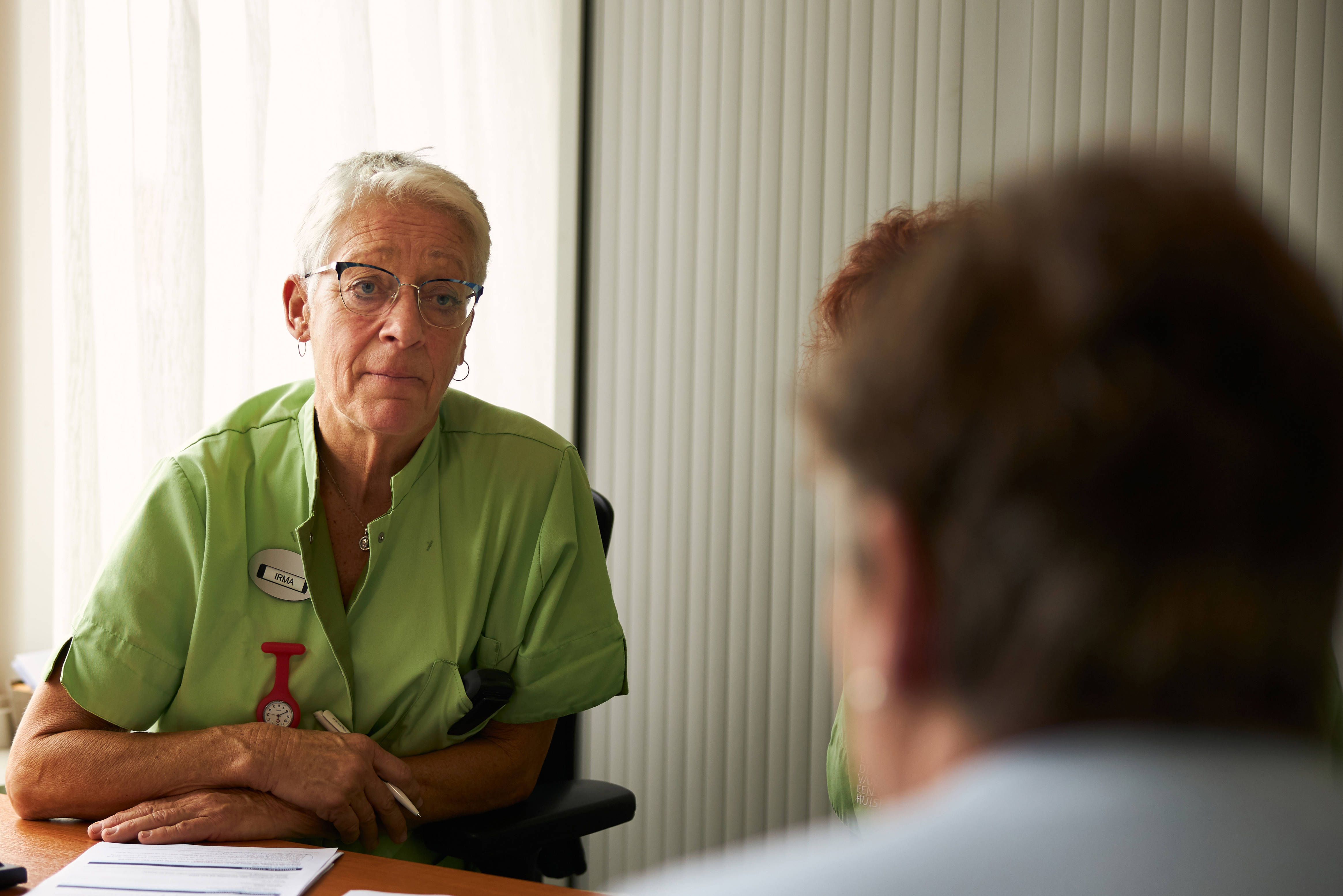 Zo voorkom of verminder je overbelasting bij mantelzorgers