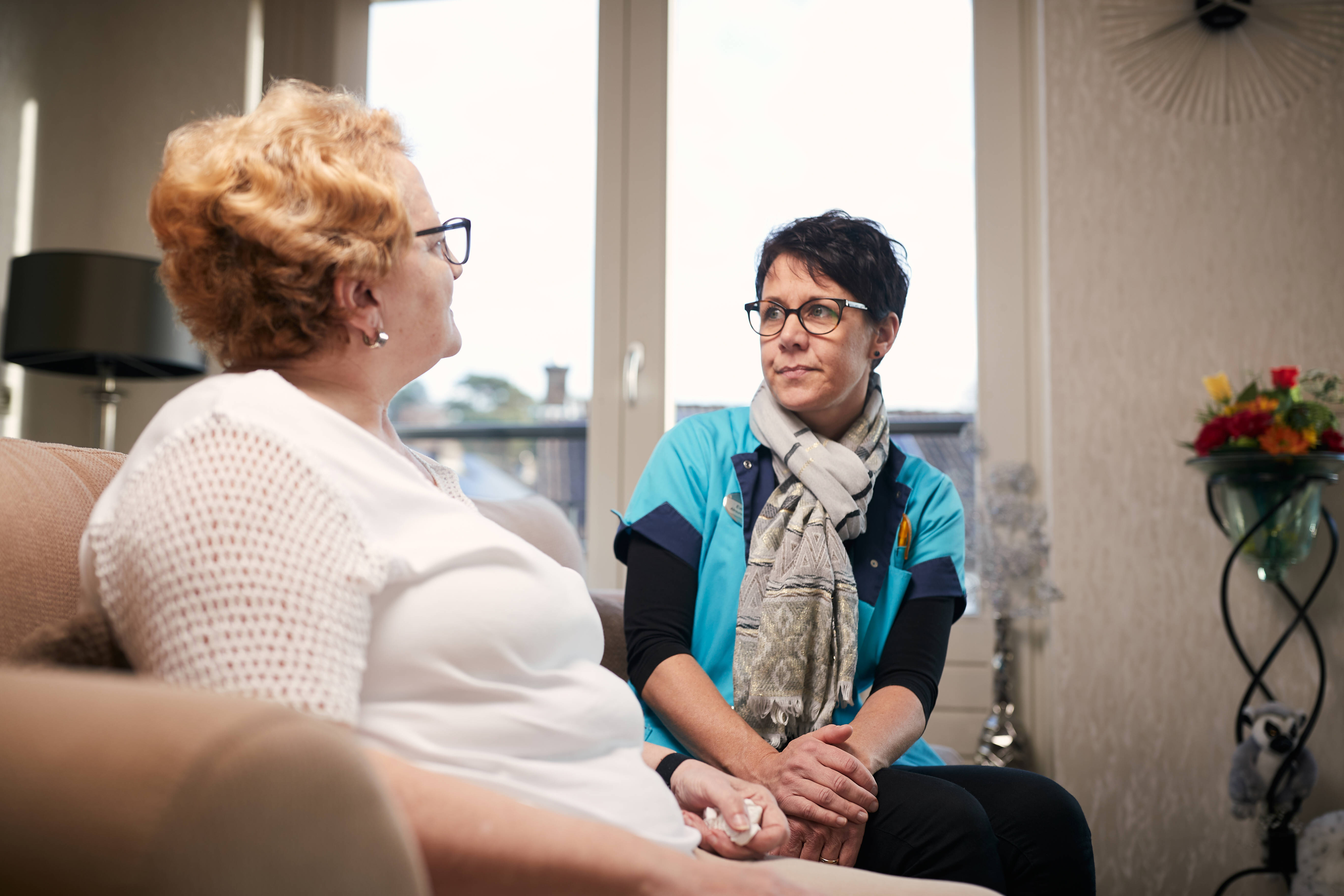 Wijkverpleging_gesprek met oudere dame