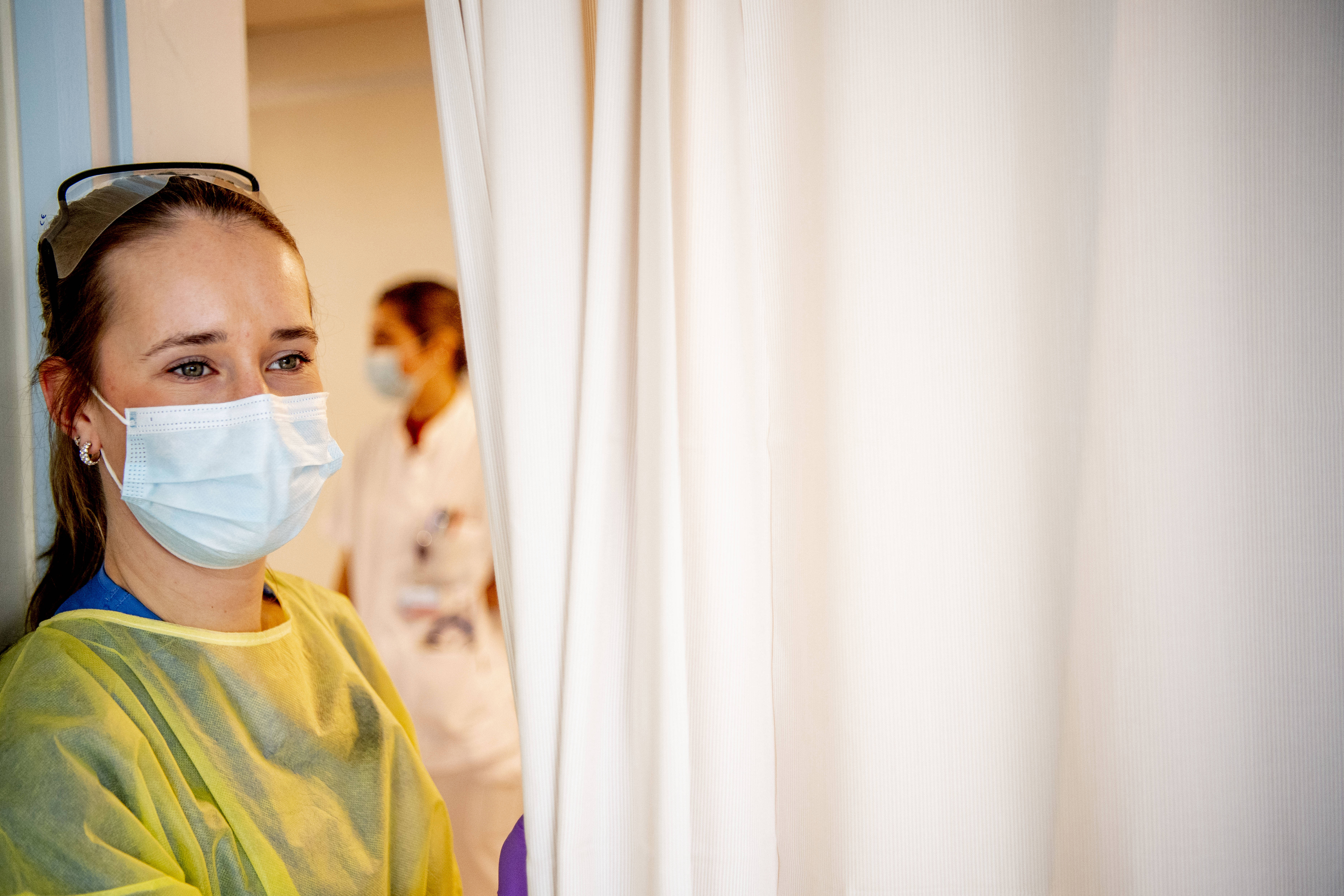 Peiling: Meerderheid zorgprofessionals kampt met fysieke en mentale klachten, coronavirus