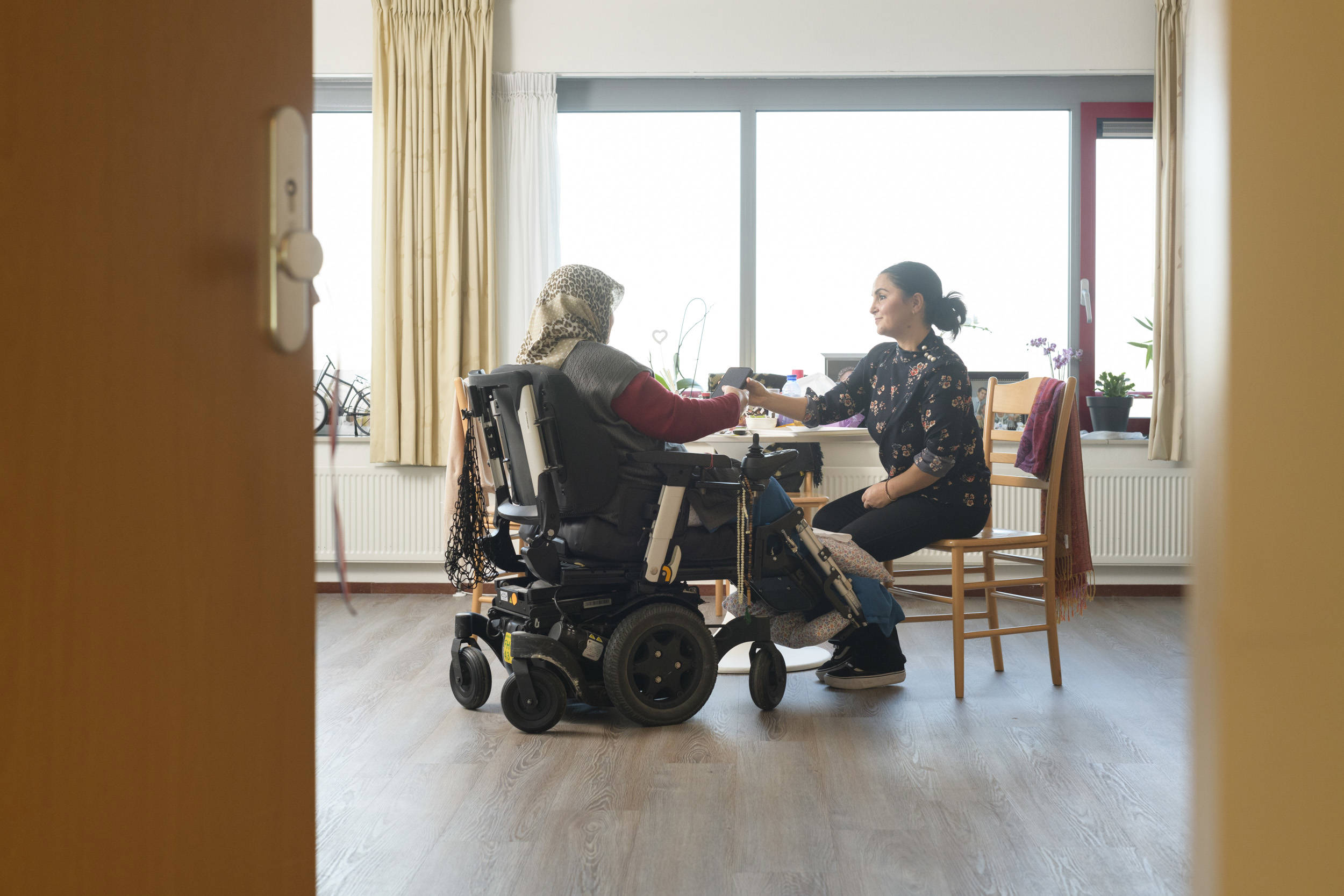 Verzorgende In Kamer Cliënt Verpleeghuis