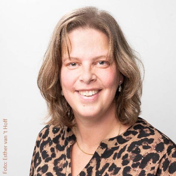 Esther Van T Hoff (2)