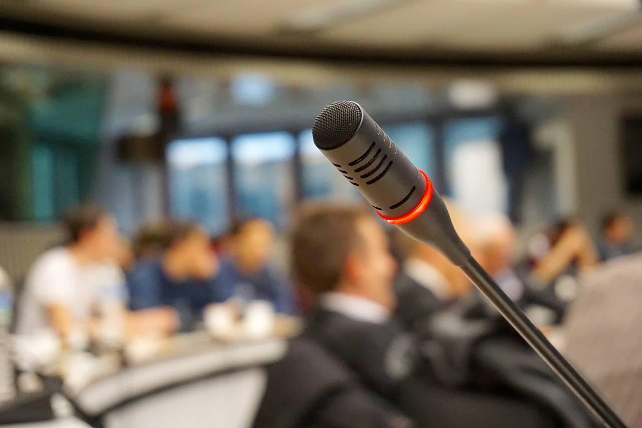 Microphone 704255 1280 (1)