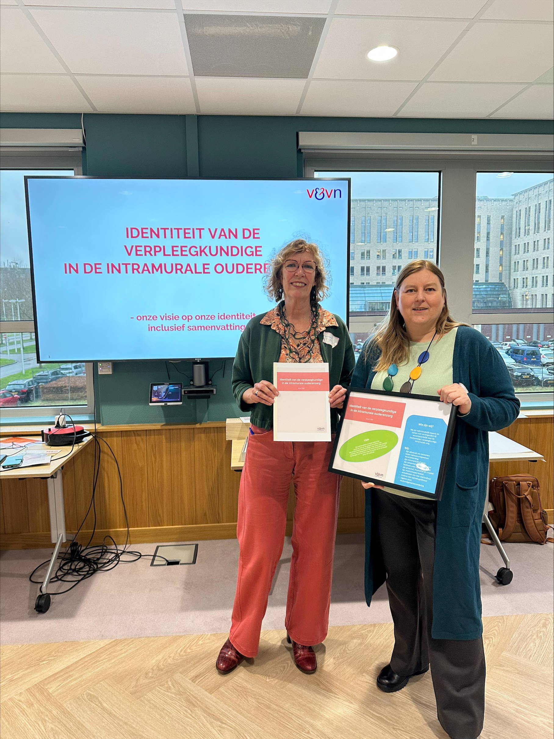 Overhandiging Visiedocument Verpleegkundigen Intramurale Ouderenzorg